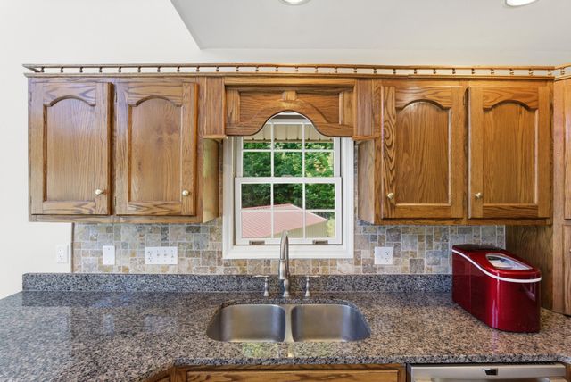 832 Cliffs Edge Road, East Bernstadt, KY 40729