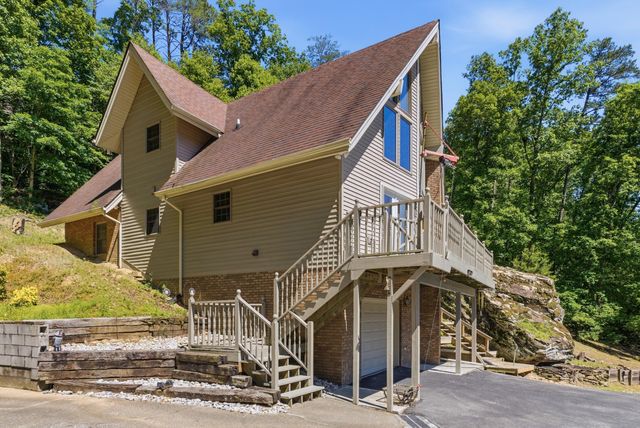 832 Cliffs Edge Road, East Bernstadt, KY 40729