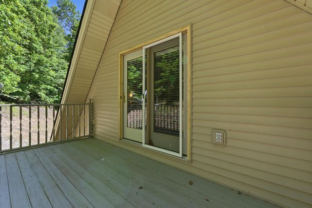 832 Cliffs Edge Road, East Bernstadt, KY 40729
