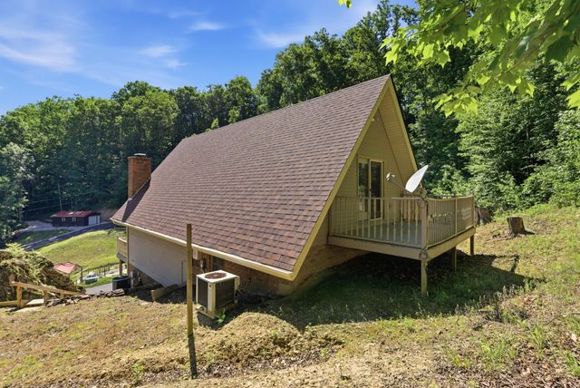 832 Cliffs Edge Road, East Bernstadt, KY 40729
