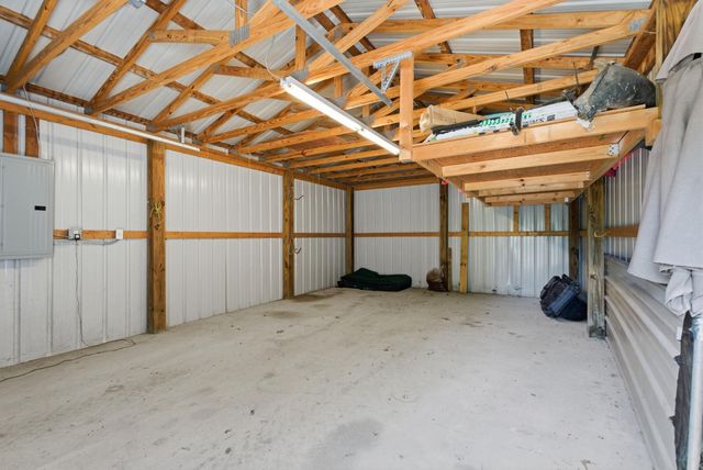 832 Cliffs Edge Road, East Bernstadt, KY 40729