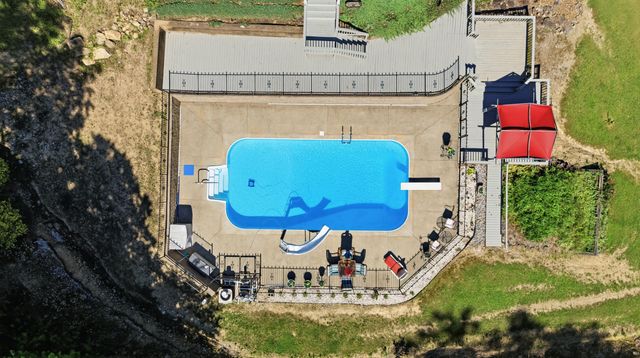 832 Cliffs Edge Road, East Bernstadt, KY 40729