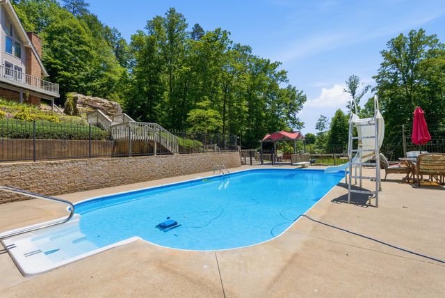 832 Cliffs Edge Road, East Bernstadt, KY 40729