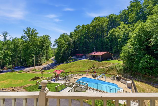832 Cliffs Edge Road, East Bernstadt, KY 40729