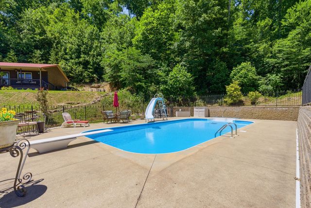 832 Cliffs Edge Road, East Bernstadt, KY 40729