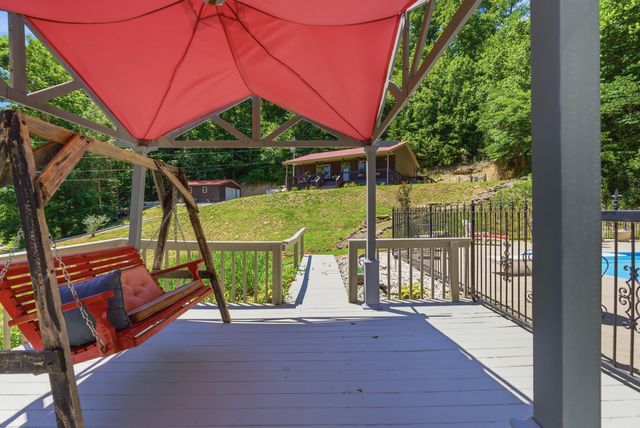 832 Cliffs Edge Road, East Bernstadt, KY 40729