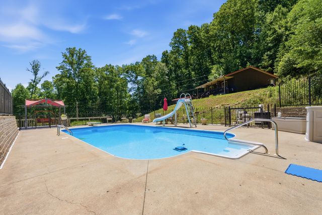 832 Cliffs Edge Road, East Bernstadt, KY 40729