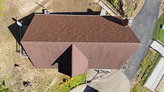 832 Cliffs Edge Road, East Bernstadt, KY 40729
