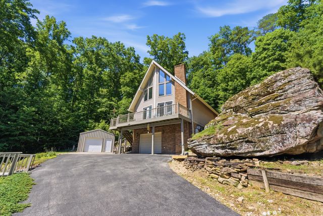 832 Cliffs Edge Road, East Bernstadt, KY 40729