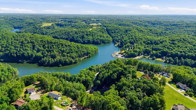832 Cliffs Edge Road, East Bernstadt, KY 40729
