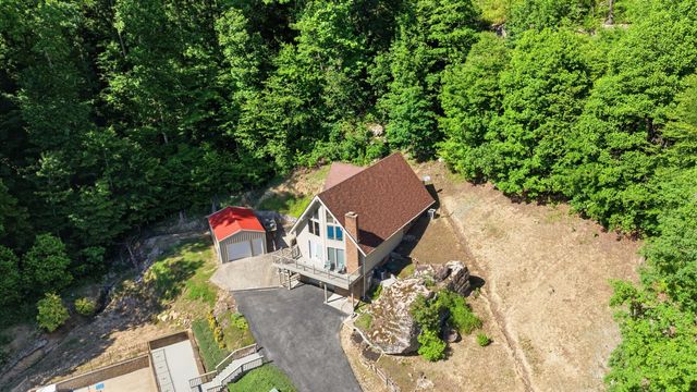 832 Cliffs Edge Road, East Bernstadt, KY 40729