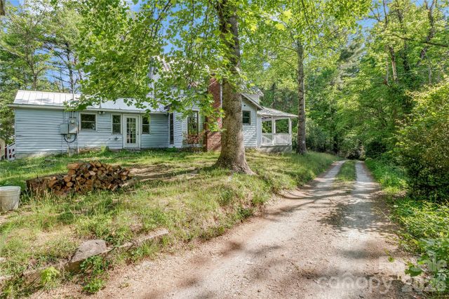 182 Wakti Ridge Road, Saluda, NC 28773