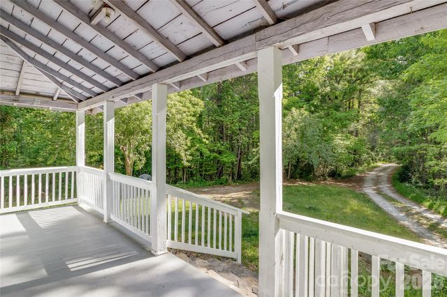 182 Wakti Ridge Road, Saluda, NC 28773