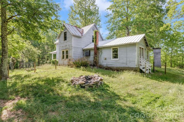 182 Wakti Ridge Road, Saluda, NC 28773