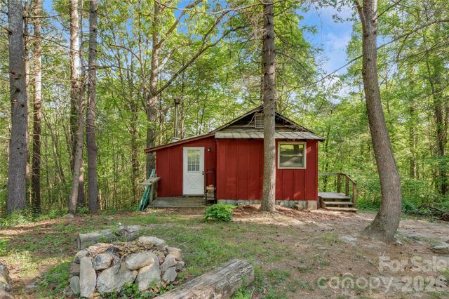 182 Wakti Ridge Road, Saluda, NC 28773