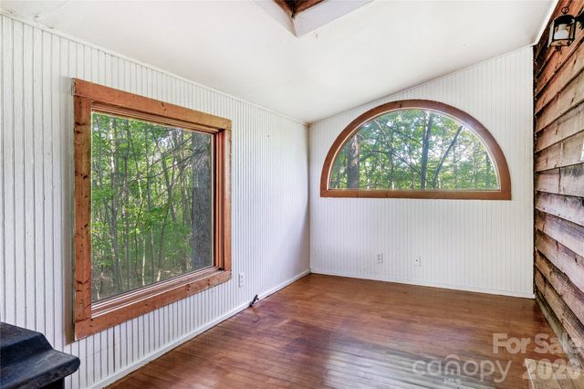 182 Wakti Ridge Road, Saluda, NC 28773