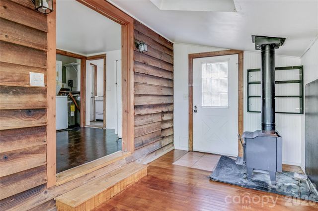 182 Wakti Ridge Road, Saluda, NC 28773