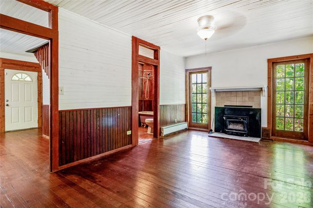 182 Wakti Ridge Road, Saluda, NC 28773