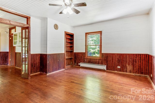 182 Wakti Ridge Road, Saluda, NC 28773