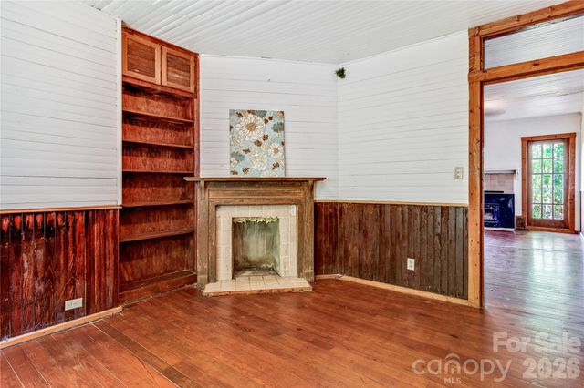 182 Wakti Ridge Road, Saluda, NC 28773