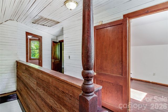 182 Wakti Ridge Road, Saluda, NC 28773
