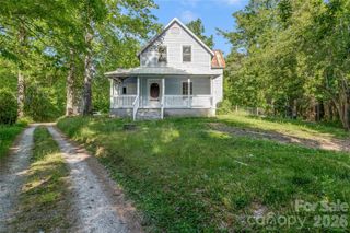 182 Wakti Ridge Road, Saluda, NC 28773