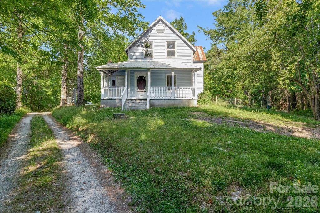 182 Wakti Ridge Road, Saluda, NC 28773