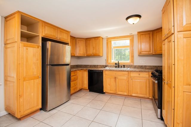5 Sutcliffe Street, Brimfield, MA 01010