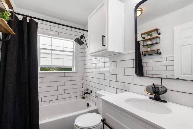 1104 Redbud Street, Denison, TX 75020