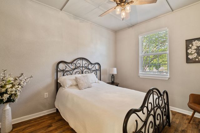 1104 Redbud Street, Denison, TX 75020