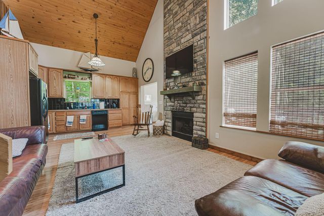 153 Lighthouse Lane, Buckeye Lake, OH 43008