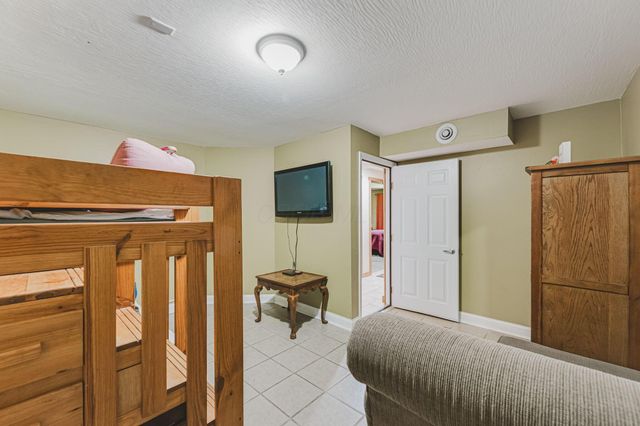 153 Lighthouse Lane, Buckeye Lake, OH 43008