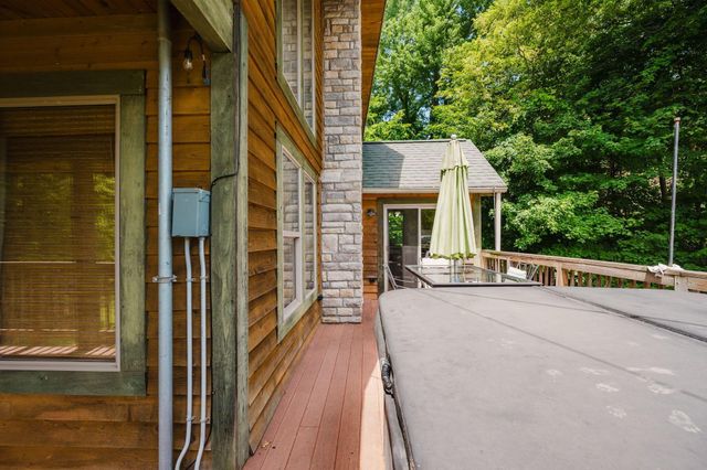 153 Lighthouse Lane, Buckeye Lake, OH 43008