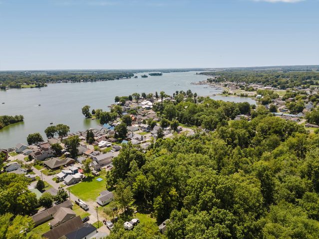 153 Lighthouse Lane, Buckeye Lake, OH 43008