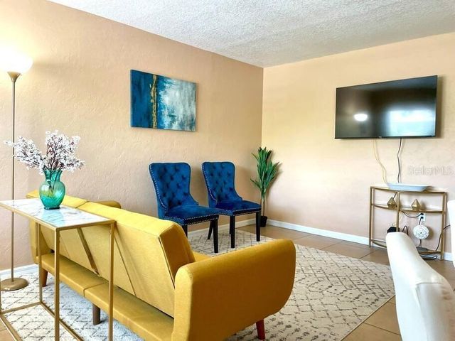 2050 ARLINGTON ST 106, Sarasota, FL 34239