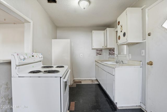 11558 RAFT Road, Jacksonville, FL 32218