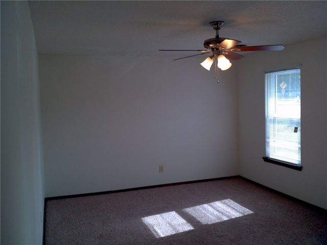 3143 N Old Missouri Road, Fayetteville, AR 72703