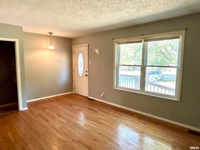 744 CARDINAL Road, Carbondale, IL 62901