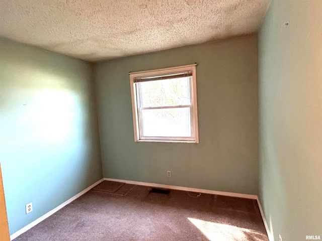 744 CARDINAL Road, Carbondale, IL 62901