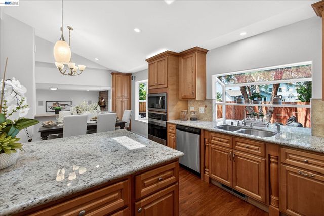 811 Seville Pl, Fremont, CA 94539