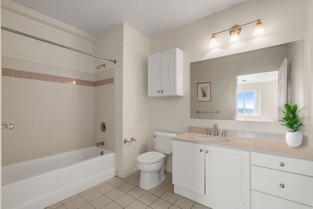 1 Cityview Ln 707, Quincy, MA 02169