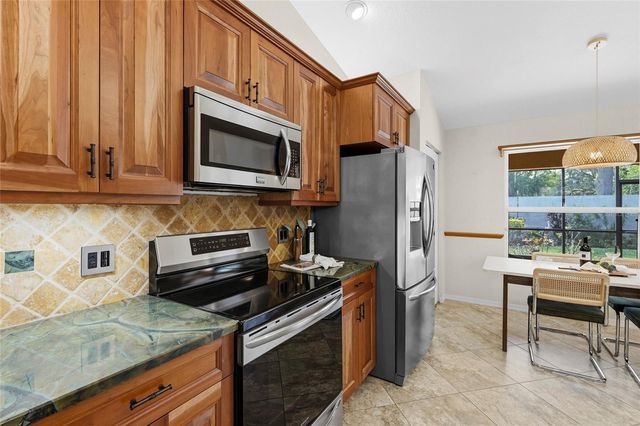 6600 DEERING CIRCLE, Sarasota, FL 34240