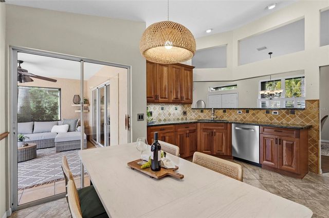 6600 DEERING CIRCLE, Sarasota, FL 34240