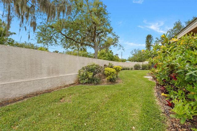 6600 DEERING CIRCLE, Sarasota, FL 34240