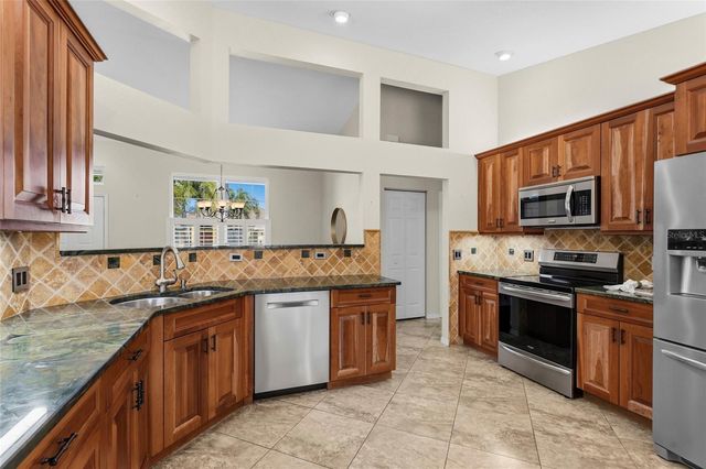 6600 DEERING CIRCLE, Sarasota, FL 34240