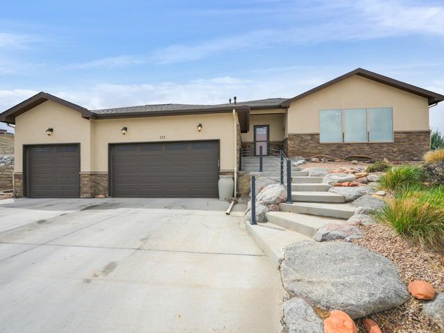 213 Hideaway Lane, Grand Junction, CO 81503