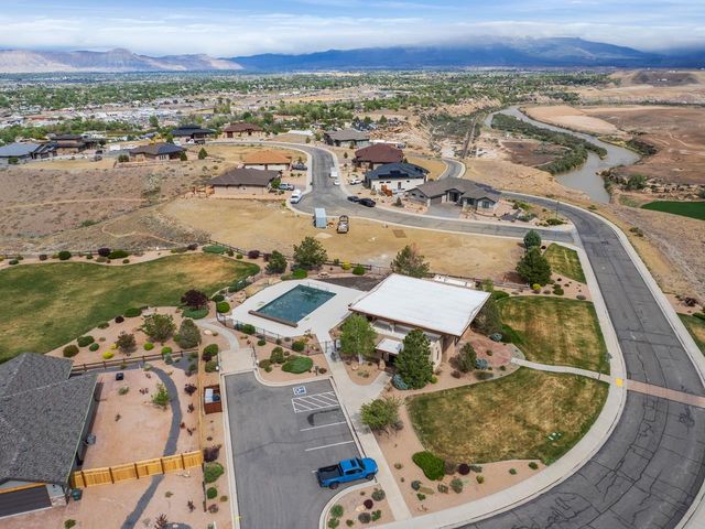 213 Hideaway Lane, Grand Junction, CO 81503