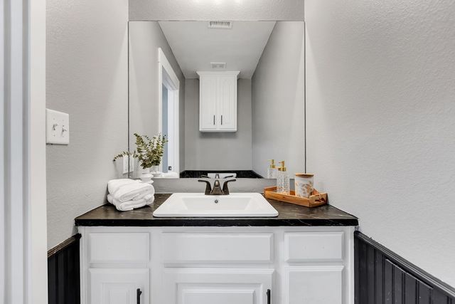 1527 NW 9th St, Andrews, TX 79714