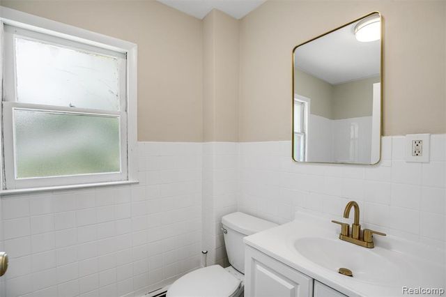 44 Orton Avenue, Pontiac, MI 48341