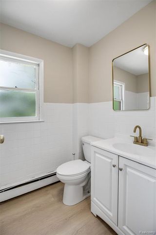 44 Orton Avenue, Pontiac, MI 48341